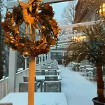 Hotel Strandhotel Vier Jahreszeiten 3*