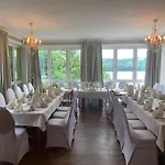 Hotel Strandhotel Vier Jahreszeiten 3*