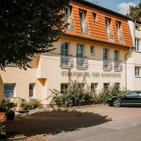 Отель Strandhotel Vier Jahreszeiten Букков
