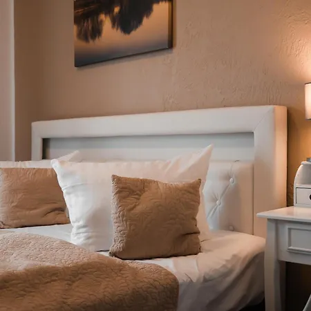 Hotel Strandhotel Vier Jahreszeiten 3*
