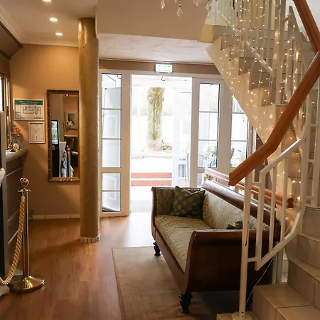 Hotel Strandhotel Vier Jahreszeiten 3*