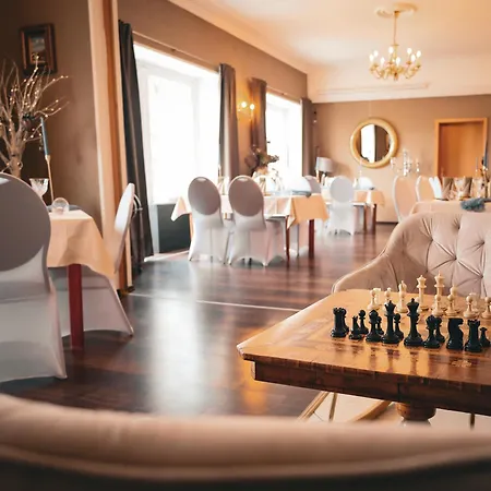 Strandhotel Vier Jahreszeiten 3* باكو