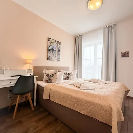 Hotel Strandhotel Vier Jahreszeiten 3*