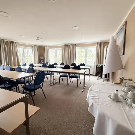 Hotel Strandhotel Vier Jahreszeiten 3*