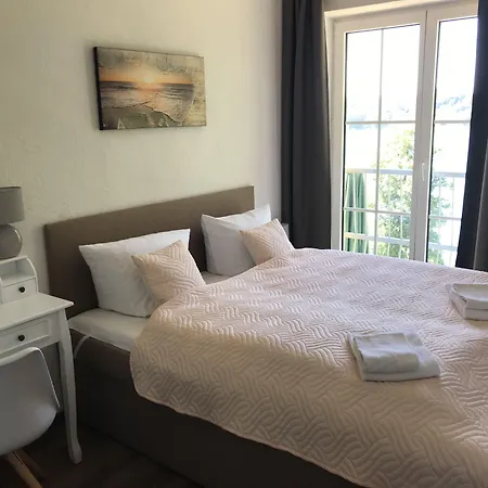 Отель Strandhotel Vier Jahreszeiten Букков