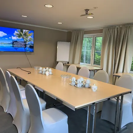 Hotel Strandhotel Vier Jahreszeiten 3*