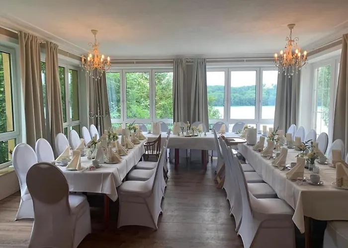 Hotel Strandhotel Vier Jahreszeiten 3*